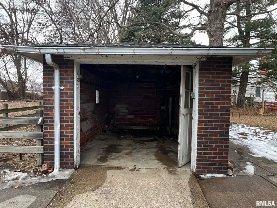 408 S Johnson Street, Macomb, IL 61455 - Image #2