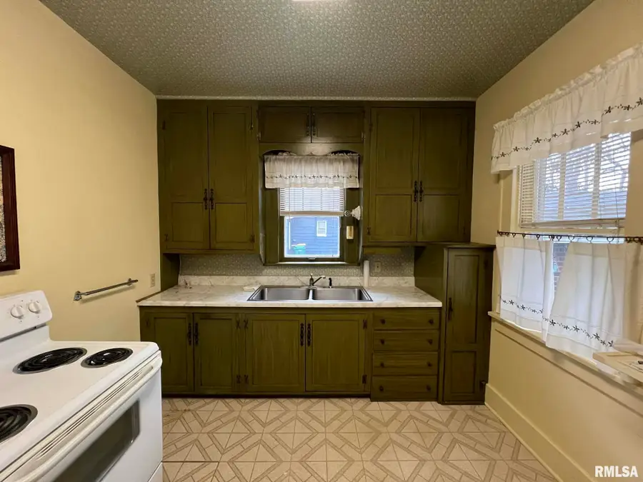 408 S Johnson Street, Macomb, IL 61455 - Image #3