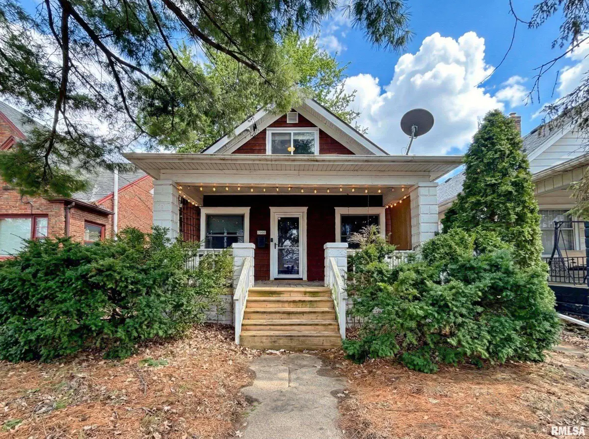 2008 W Clarke Avenue, Peoria, IL 61604 - Image #1