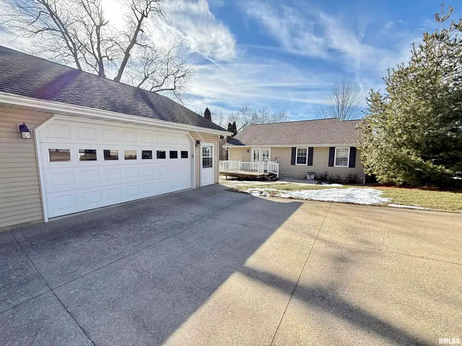 209 S Henry Street, Eureka, IL 61530 - #2