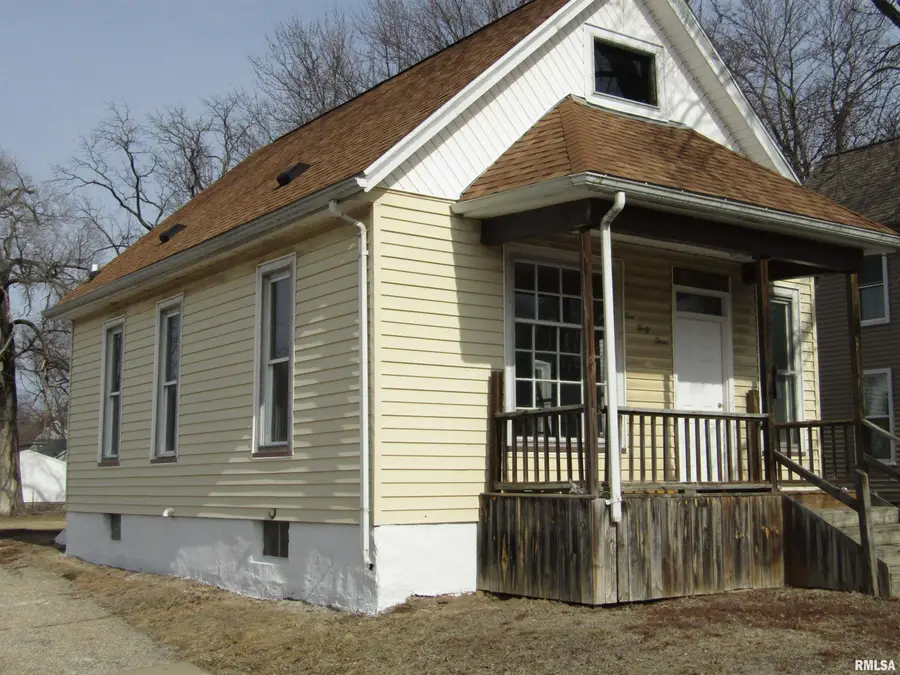 143 E Spruce Street, Canton, IL 61520 - #3