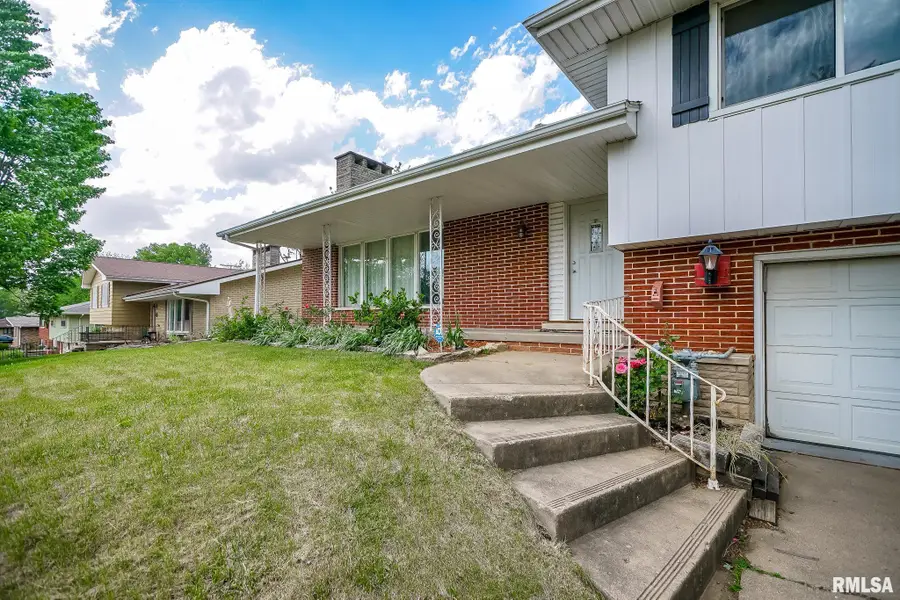 209 E Northridge Lane, Peoria, IL 61614 - Image #2