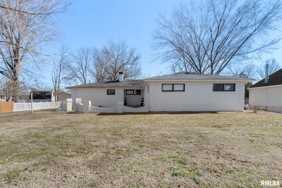 1303 S Carbon Street, Marion, IL 62959 - #2