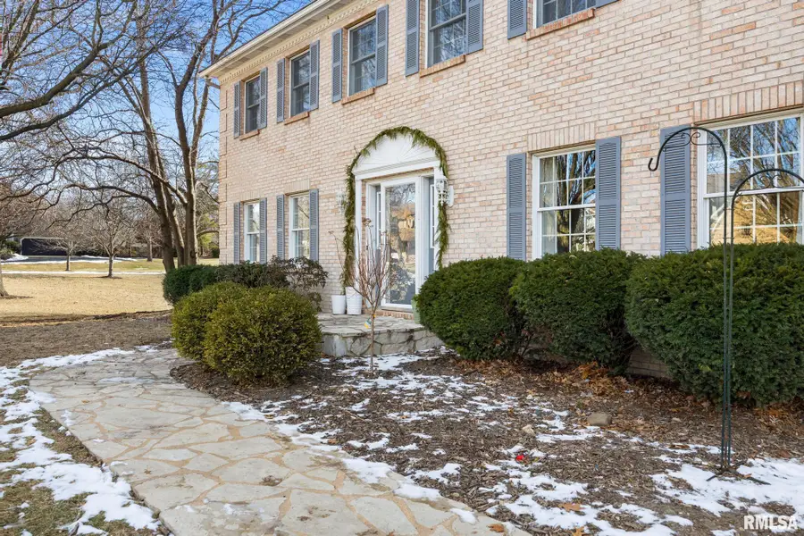 313 E White Oak Court, East Peoria, IL 61611 - #2