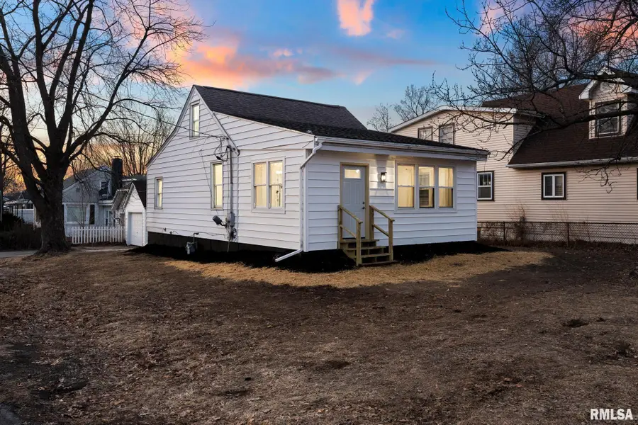 401 N Highland Avenue, Creve Coeur, IL 61610 - #2