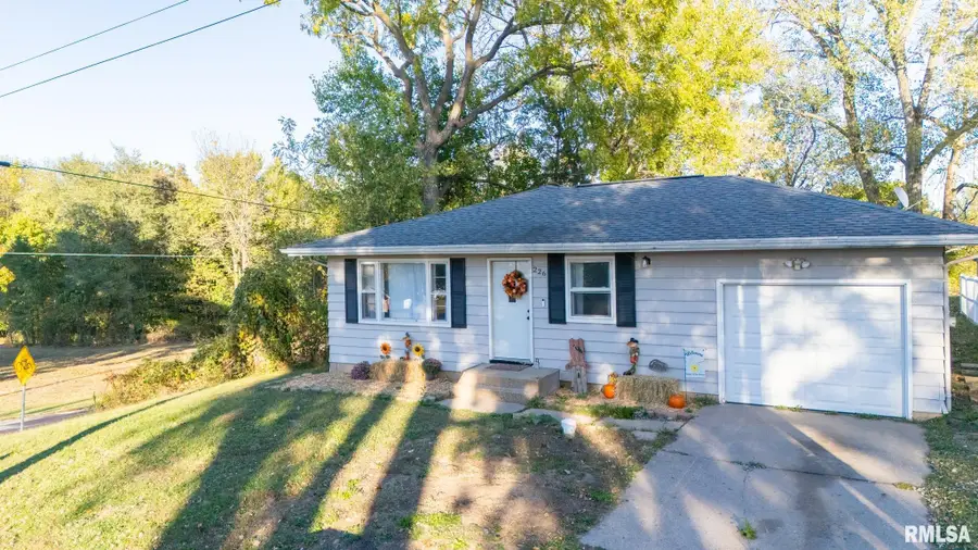 226 Sunrise Avenue, Pekin, IL 61554 - #3