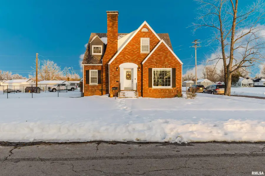 100 N 11th Street, Herrin, IL 62948 - #2