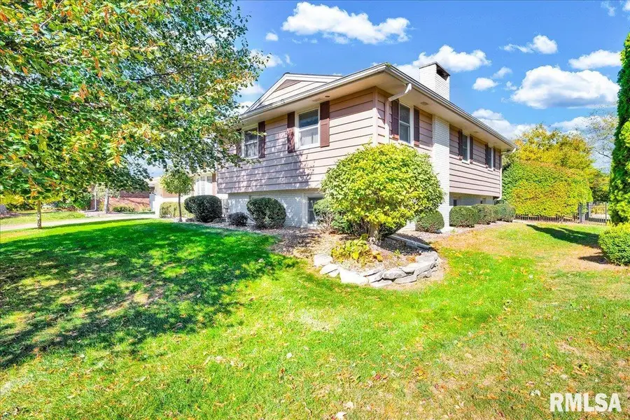 129 W Coventry Lane, Peoria, IL 61614 - #3