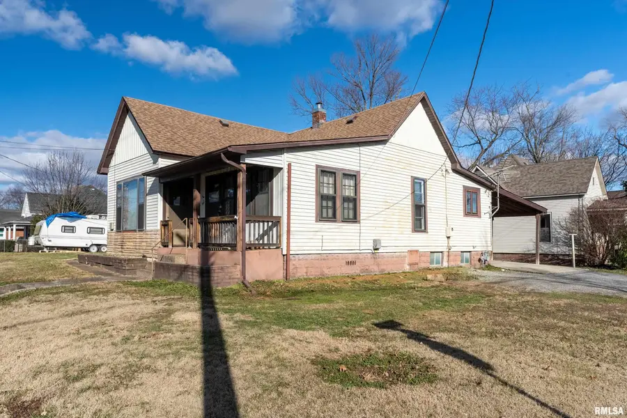 201 N Vicksburg Street, Marion, IL 62959 - #2