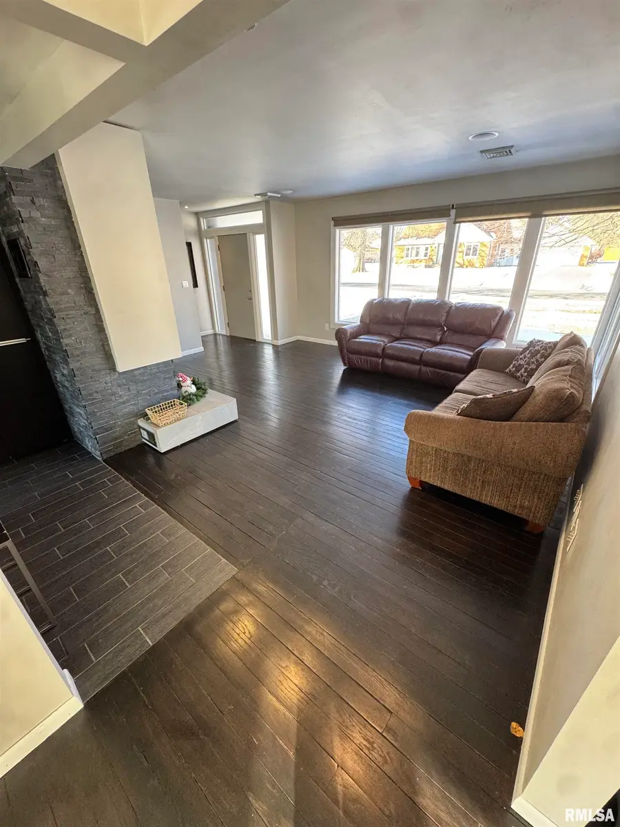 310 E Leo Street, Eureka, IL 61530 - #3