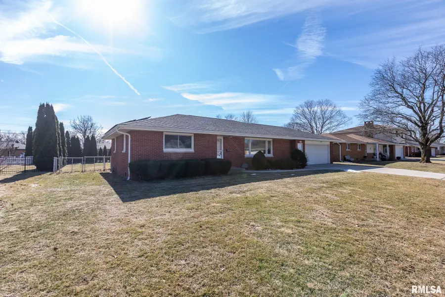 916 E Emerson Street, Morton, IL 61550 - #2
