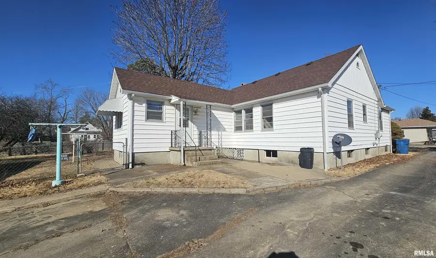 409 W 13th Street, Johnston City, IL 62951 - #3