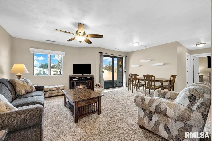 2223 Veterans Road #21, Morton, IL 61550 - #3