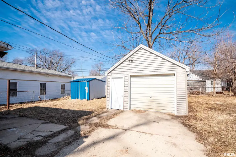 821 E Wilson Avenue, Peoria Heights, IL 61616 - #3