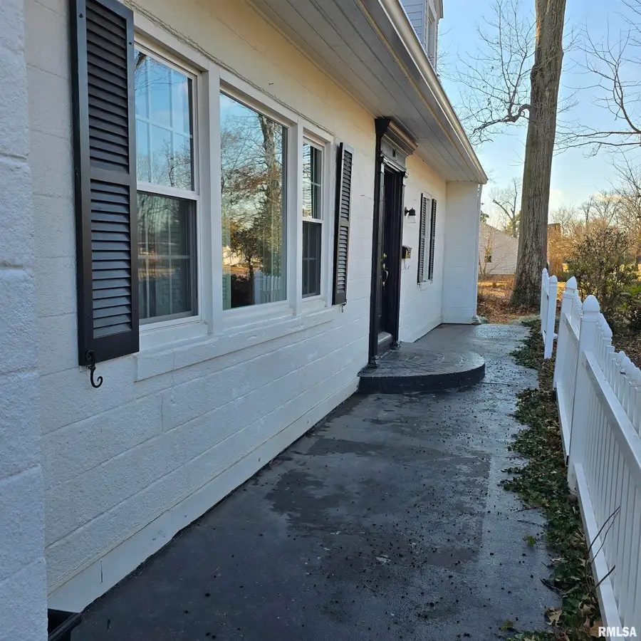 606 W 6th Street, Benton, IL 62812 - #3