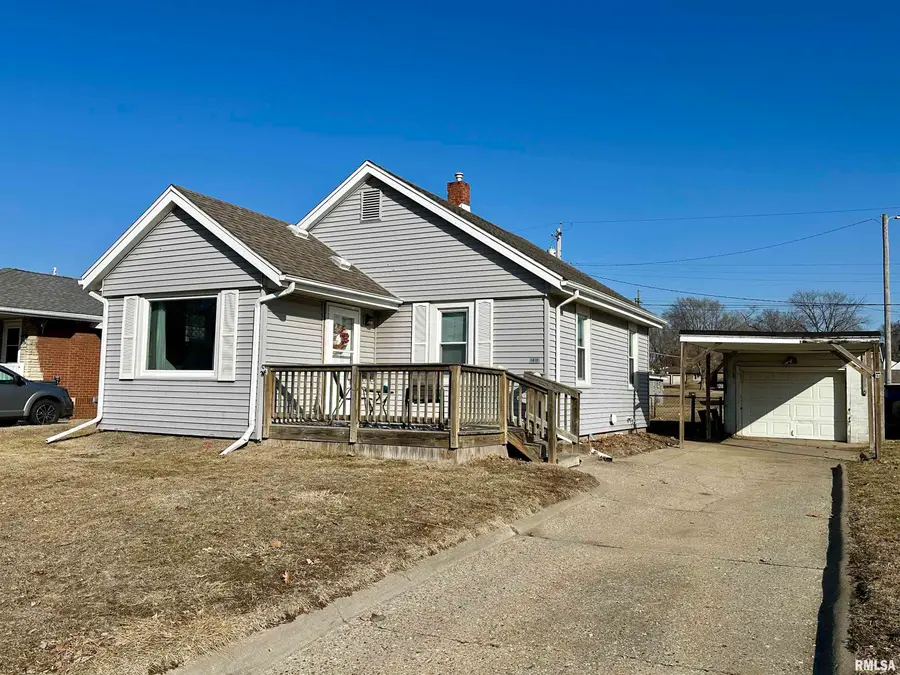 1418 S 11th Street, Pekin, IL 61554 - #2
