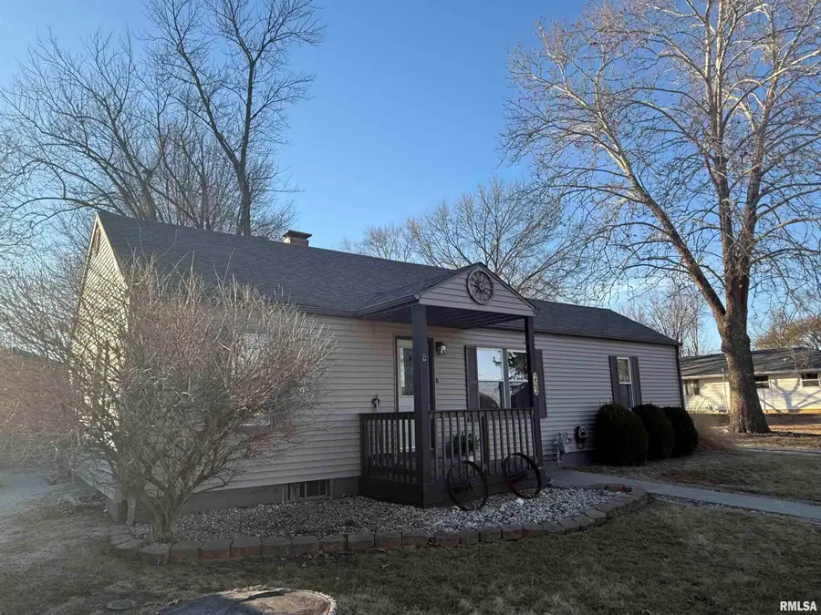 202 N Robinson Street, Lewistown, IL 61542 - #2