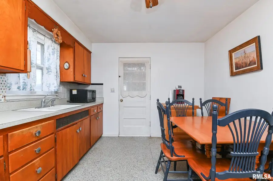 3912 S Paramount Road, Bartonville, IL 61607 - #3