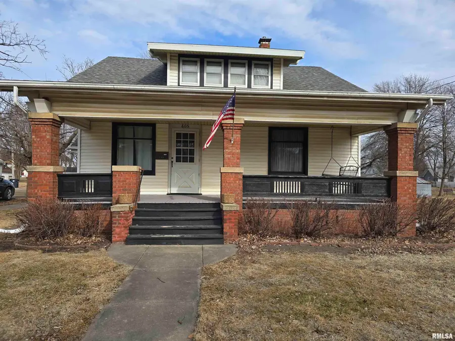 605 E Chestnut Street, Canton, IL 61520 - #2
