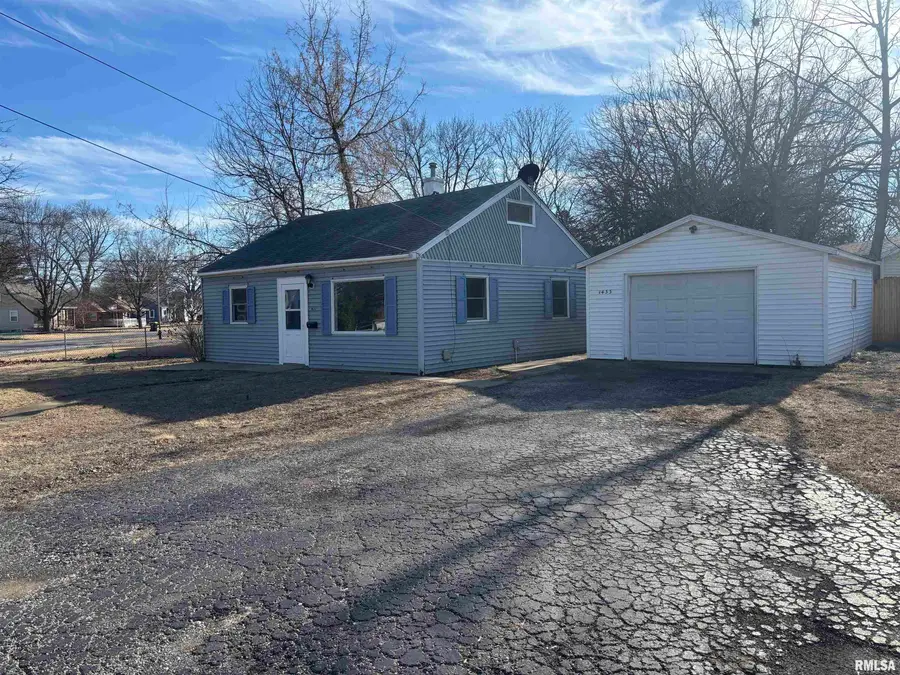 1433 N 5th Street, Chillicothe, IL 61523 - #2