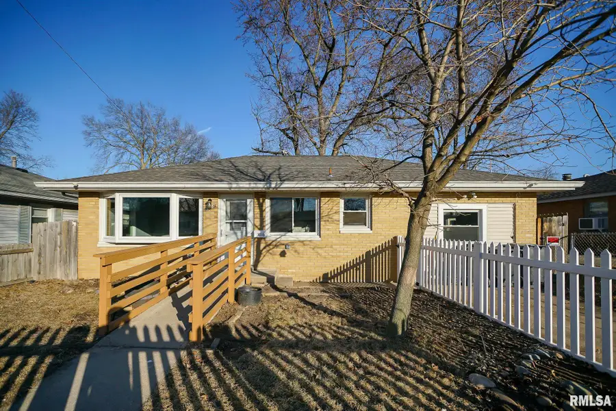 1010 Black Street, Pekin, IL 61554 - #2