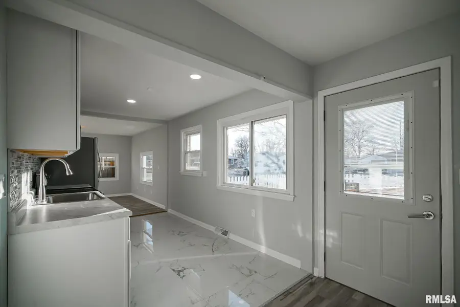 1010 Black Street, Pekin, IL 61554 - #3