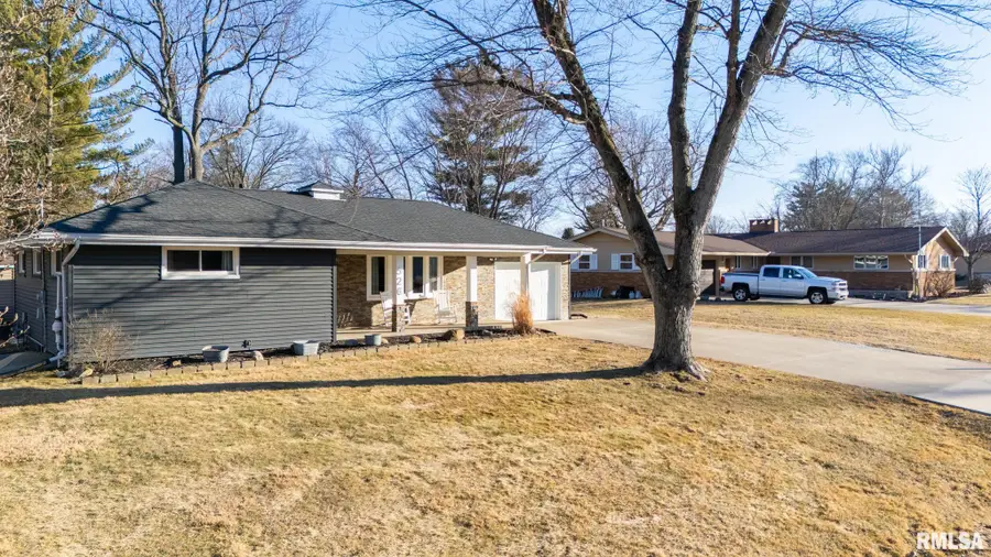 526 N Lakeshore Drive, Hanna City, IL 61536 - #3