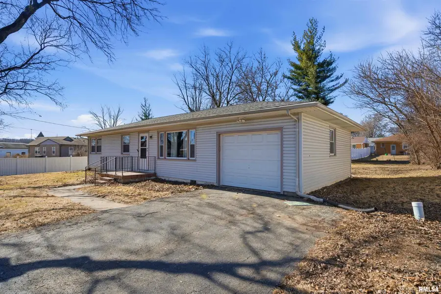 107 Raynor Street, East Peoria, IL 61611 - #3