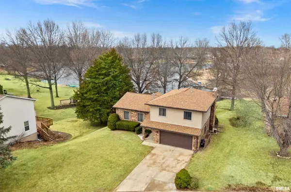 2118 Highwood Avenue, Pekin, IL 61554