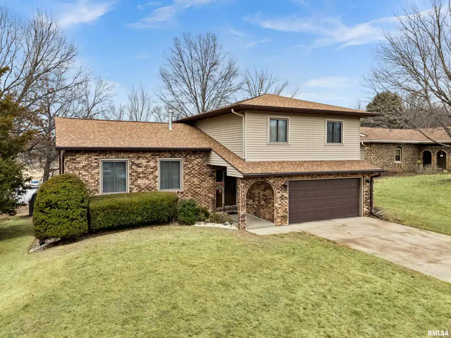 2118 Highwood Avenue, Pekin, IL 61554 - #2