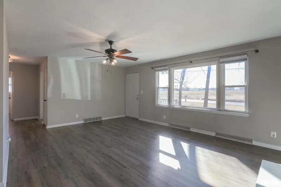 214 W Muller Road, East Peoria, IL 61611 - #2