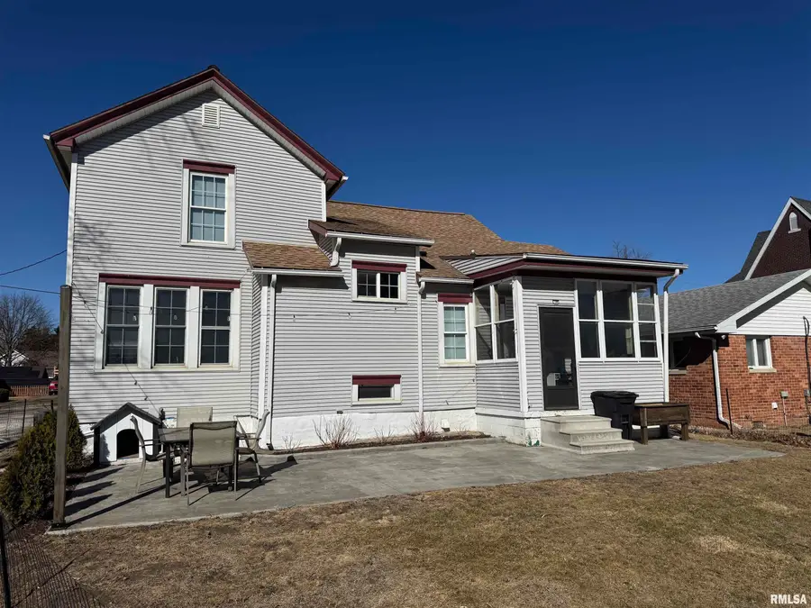 204 E 2nd Avenue, Deer Creek, IL 61733 - #3