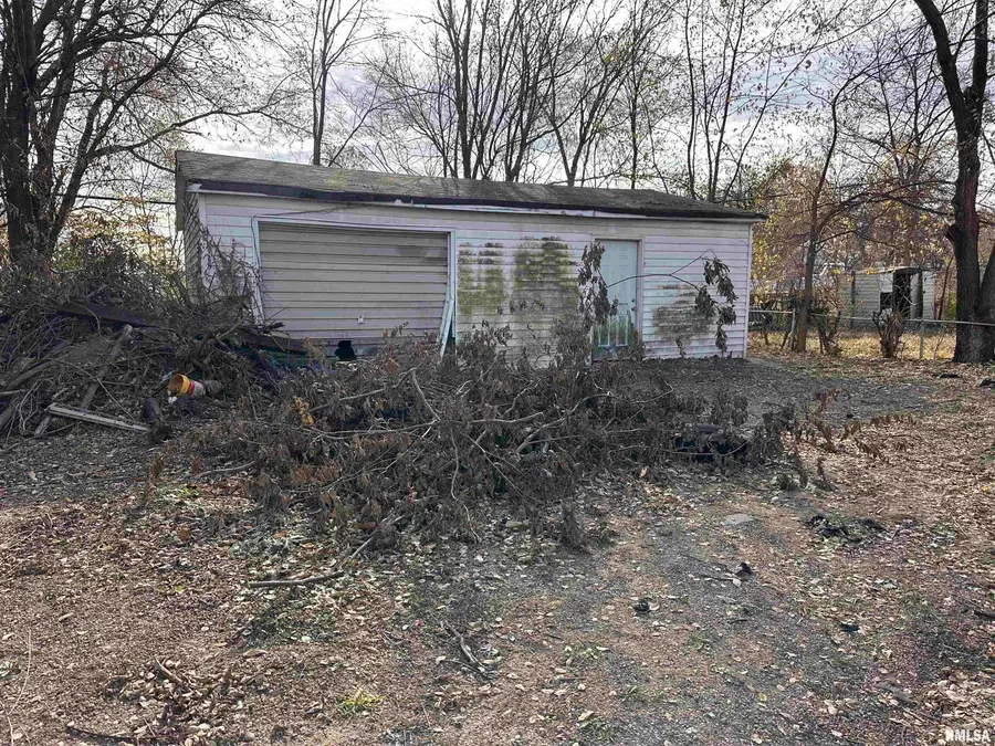 2302 W Krause Avenue, Peoria, IL 61605 - #2