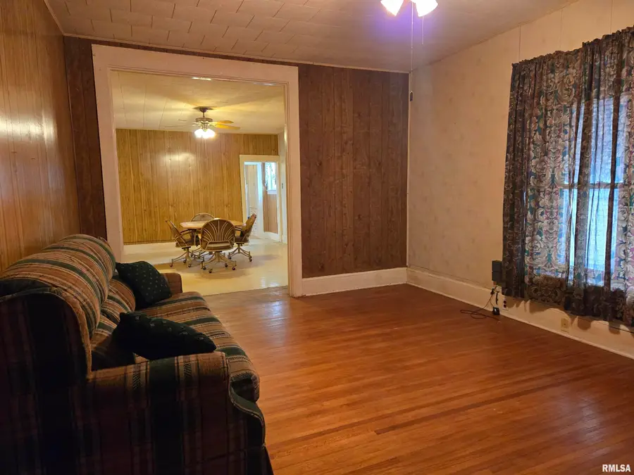 30 N Adams Street, Carthage, IL 62321 - #3