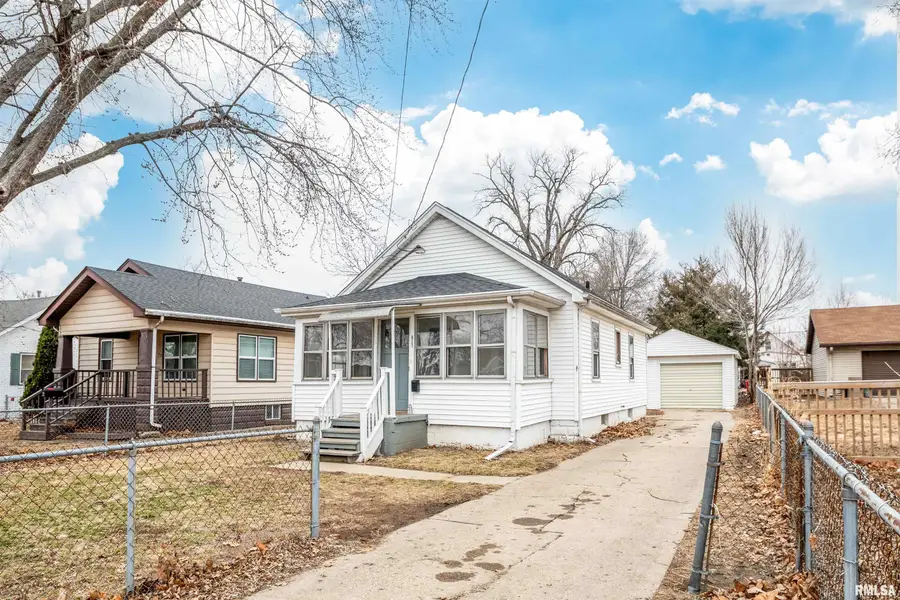 911 E Moneta Avenue, Peoria Heights, IL 61616 - #3