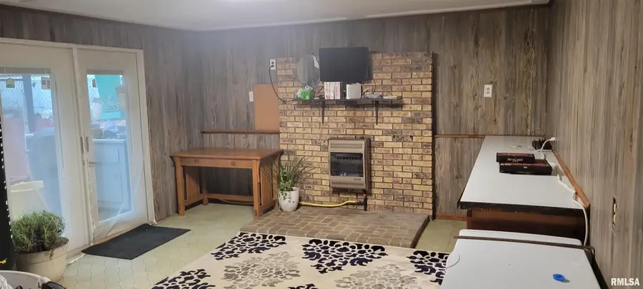 1327 Fenley Avenue, Pekin, IL 62554 - #3