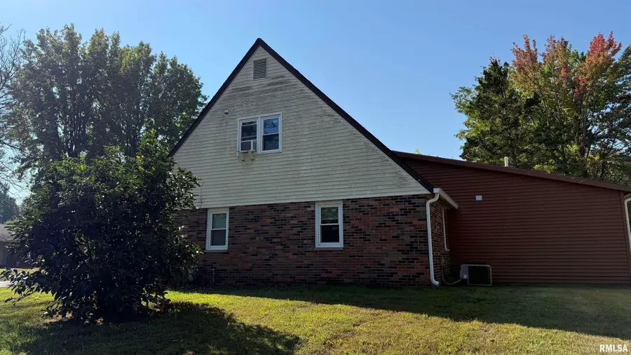 300 S Glenview Drive, Carbondale, IL 62901 - #2