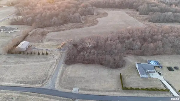 S Deer Trail Road, Mapleton, IL 61547