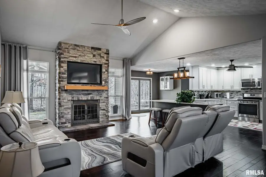 1818 Calico Road, Marion, IL 62959 - #3