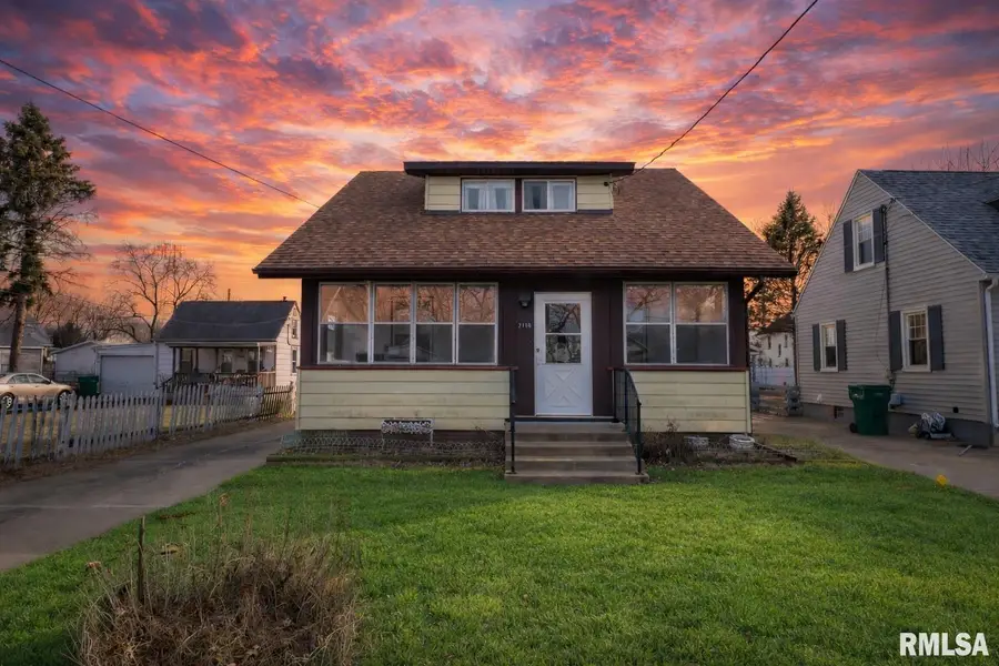 2118 W Sherman Avenue, West Peoria, IL 61604 - #2