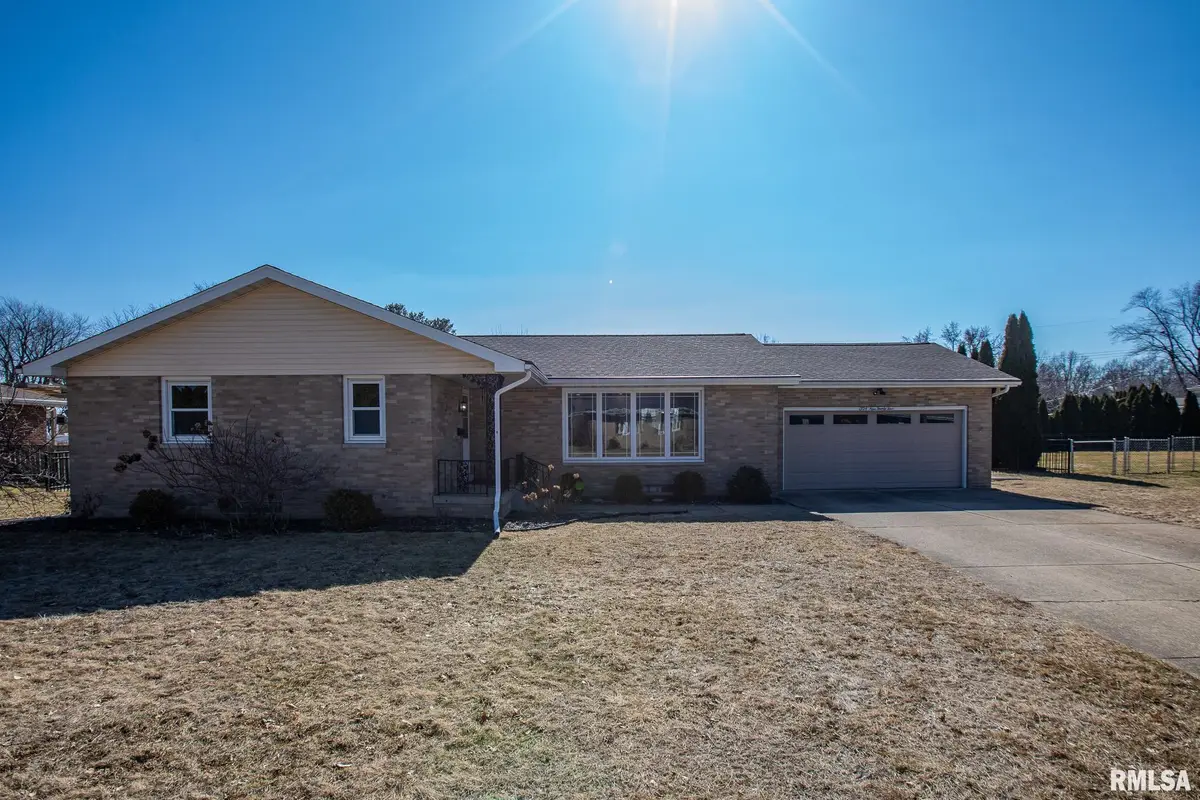 924 E Emerson Street, Morton, IL 61550 - #1