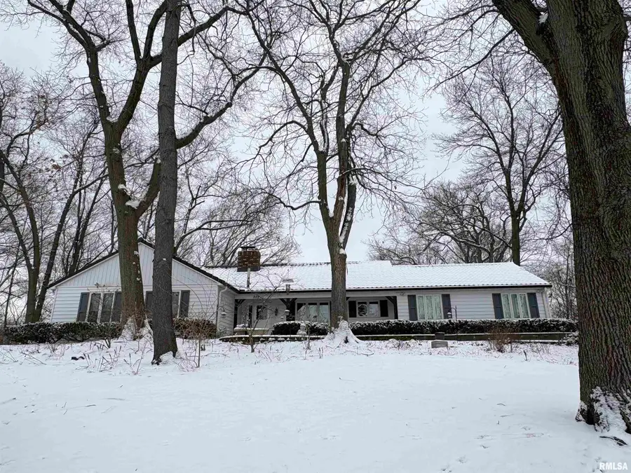 229 E Far Hills Drive, East Peoria, IL 61611 - #2