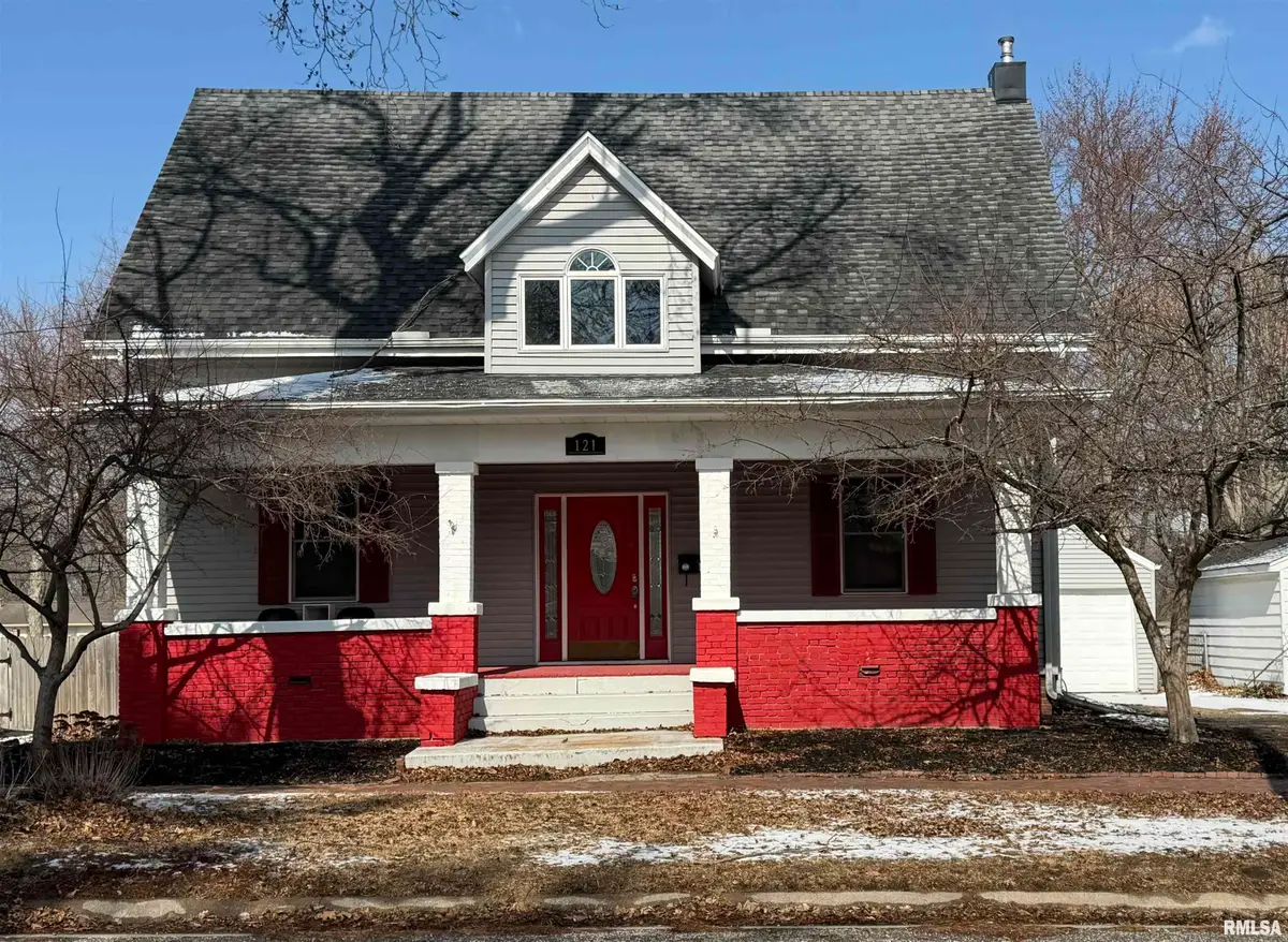 121 E Court Street, Farmington, IL 61531 - #1