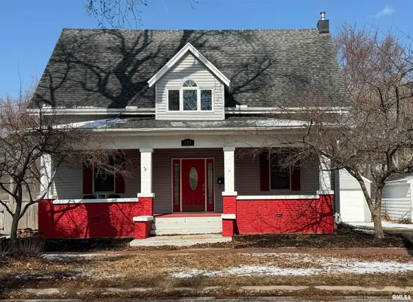 121 E Court Street, Farmington, IL 61531