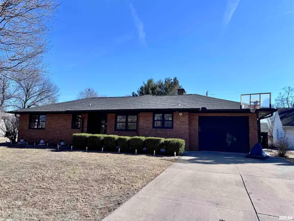 621 Lawndale Drive, Macomb, IL 61455