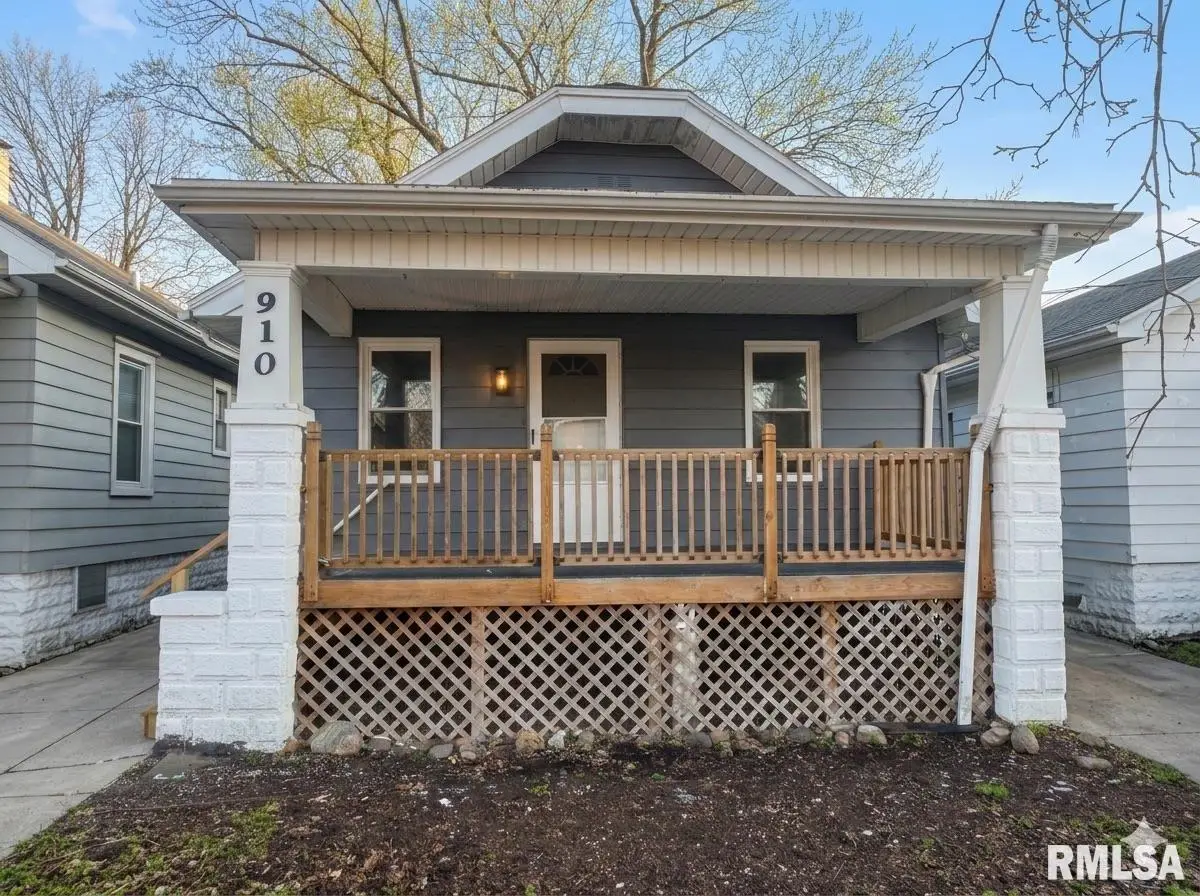 910 W Virginia Avenue, Peoria, IL 61604 - #1