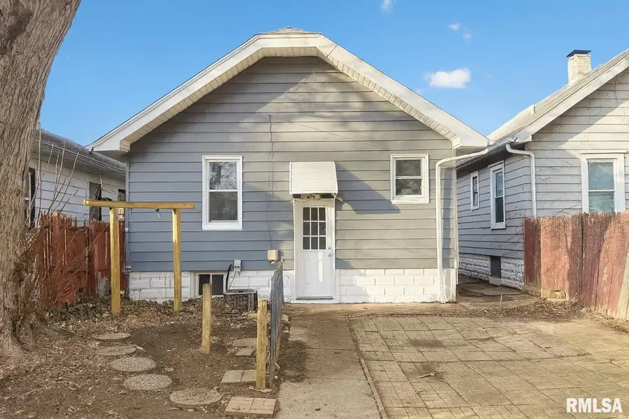 910 W Virginia Avenue, Peoria, IL 61604 - #2