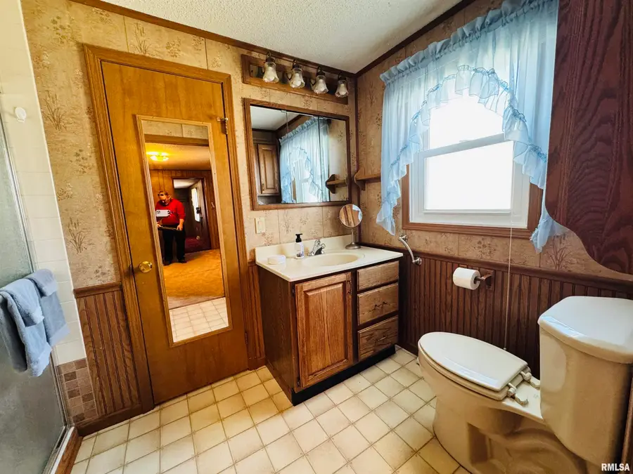 1026 E Oak Street, Macomb, IL 61455 - #2