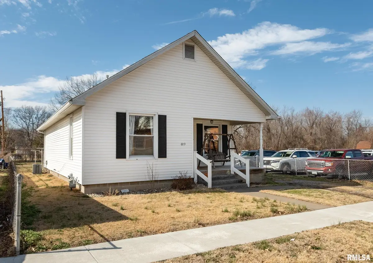 609 N 18th Street, Herrin, IL 62948 - #1