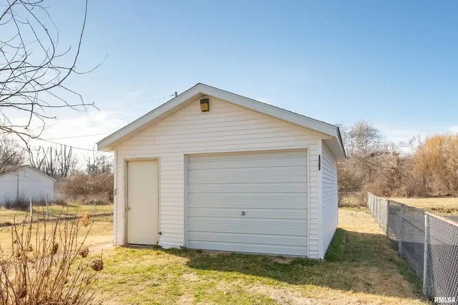 609 N 18th Street, Herrin, IL 62948 - #2